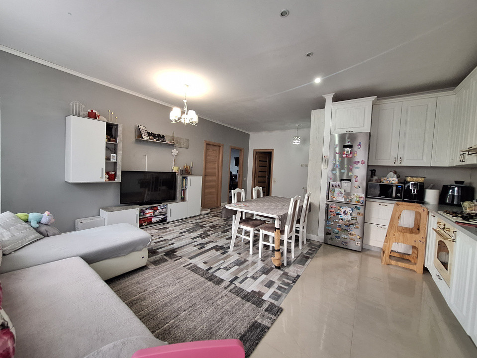 Apartament cu 3 camere, 74 mp, parcare, zona Parcului Poligon