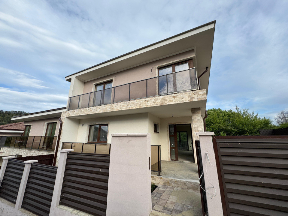 Oportunitate! Casa Semifinisata, 7 camere, 161mp, 3 minute de Floresti