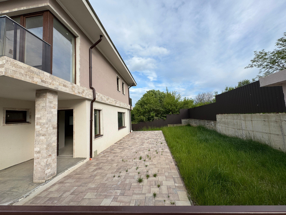 Oportunitate! Casa Semifinisata, 7 camere, 161mp, 3 minute de Floresti