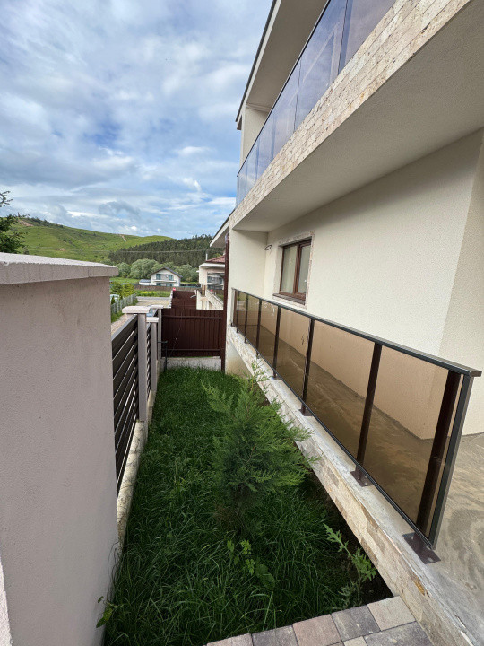 Oportunitate! Casa Semifinisata, 7 camere, 161mp, 3 minute de Floresti