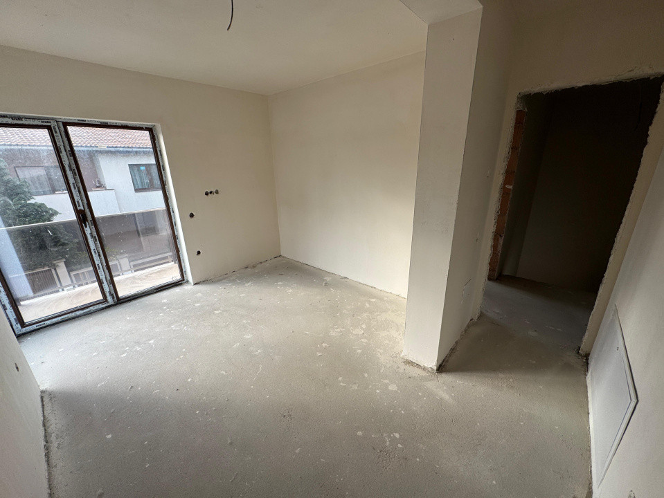 Oportunitate! Casa Semifinisata, 7 camere, 161mp, 3 minute de Floresti