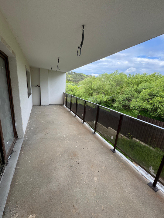 Oportunitate! Casa Semifinisata, 7 camere, 161mp, 3 minute de Floresti