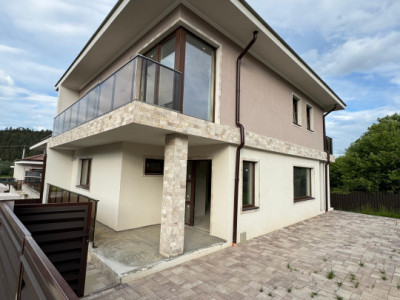 Oportunitate! Casa Semifinisata, 7 camere, 161mp, 3 minute de Floresti