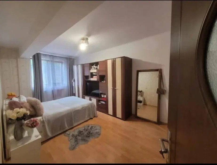 Apartament cu 2 camere, 48 mp, etaj intermediar, zona Petrom
