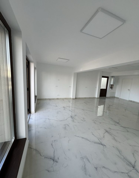 Spatiu comercial cu VAD si vitrina la strada, 70mp, cartier Terra