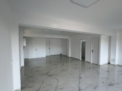 Spatiu comercial cu VAD si vitrina la strada, 70mp, cartier Terra