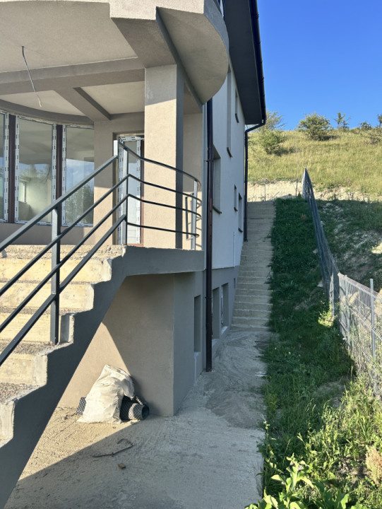 Casa individuala de vanzare Chinteni Lac 180mp utili plus 250mp teren