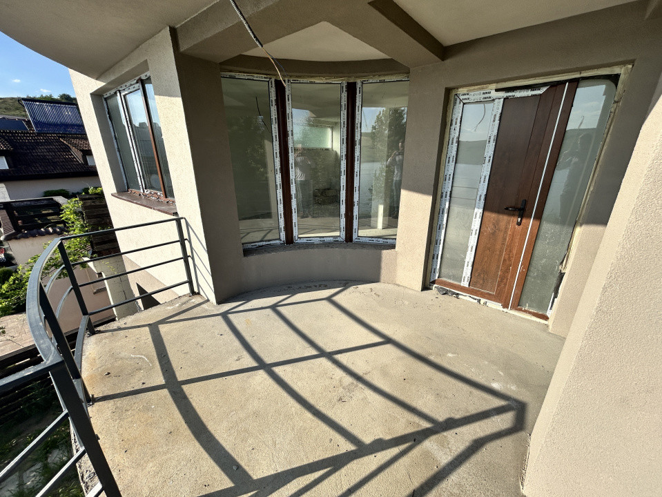 Casa individuala de vanzare Chinteni Lac 180mp utili plus 250mp teren