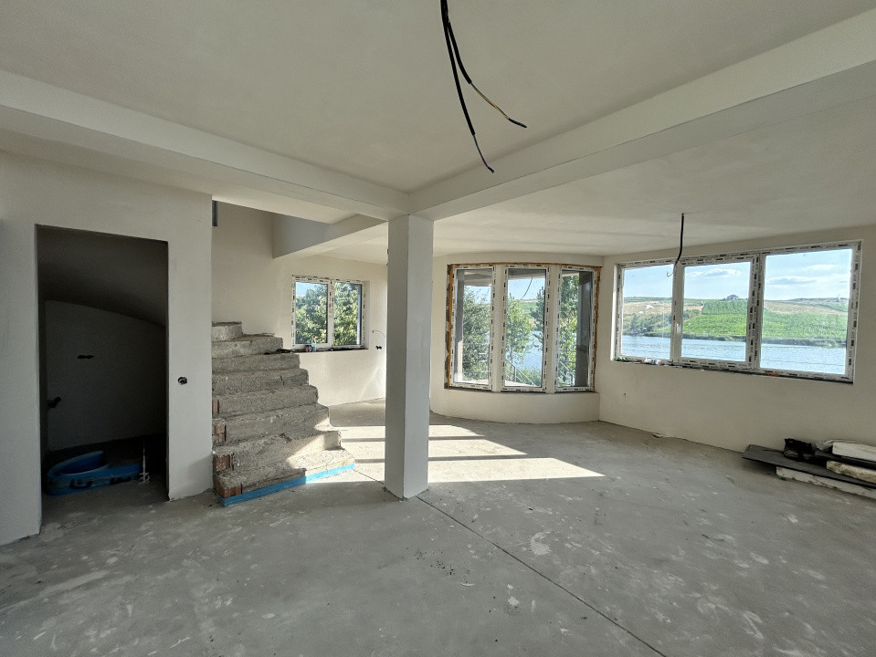 Casa individuala de vanzare Chinteni Lac 180mp utili plus 250mp teren