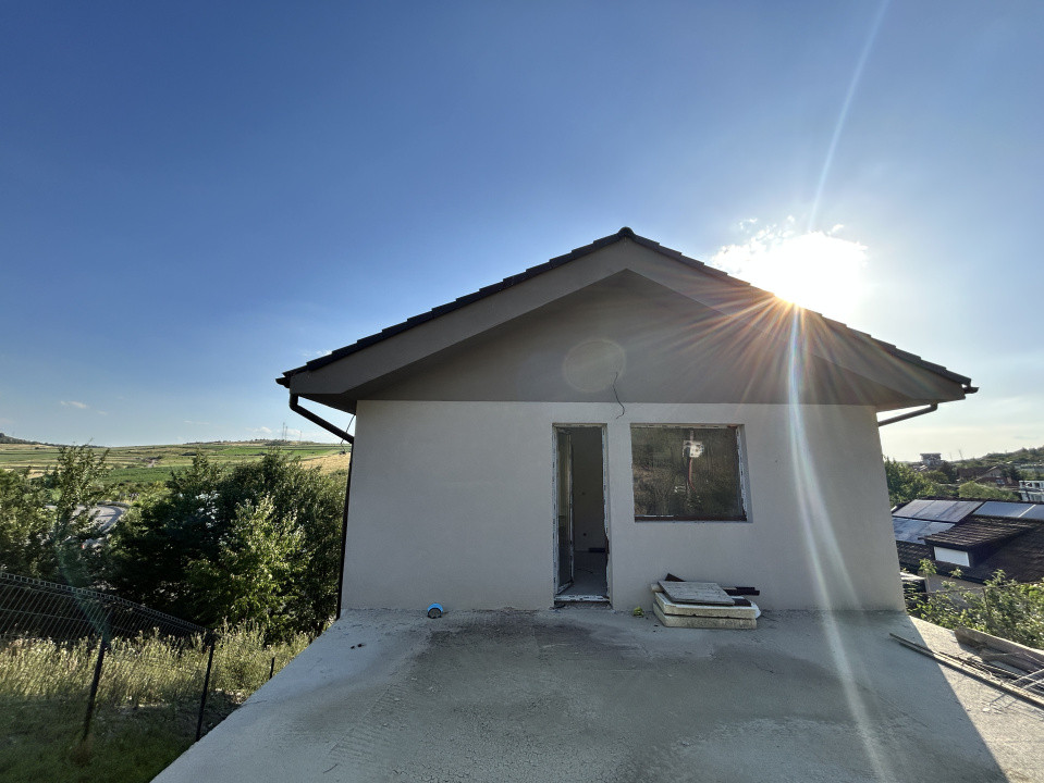 Casa individuala de vanzare Chinteni Lac 180mp utili plus 250mp teren