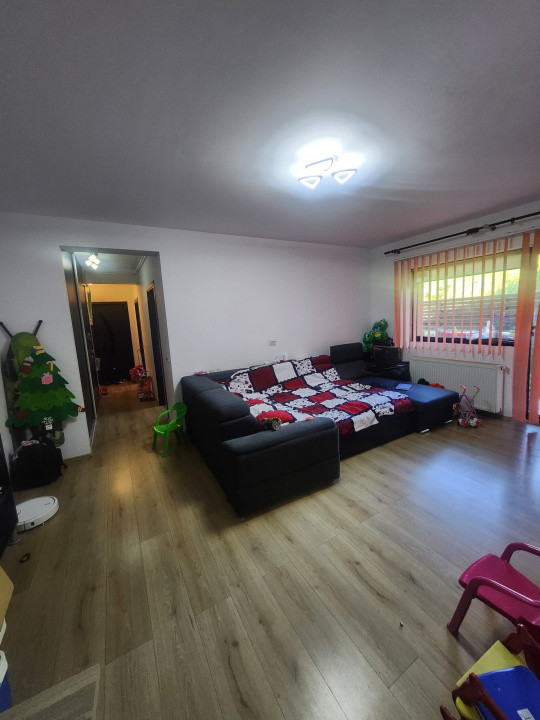Apartament de 3 camere, 70 mp, parcare, curte/gradina 75 mp