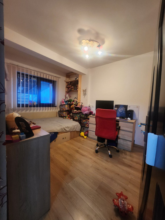 Apartament de 3 camere, 70 mp, parcare, curte/gradina 75 mp