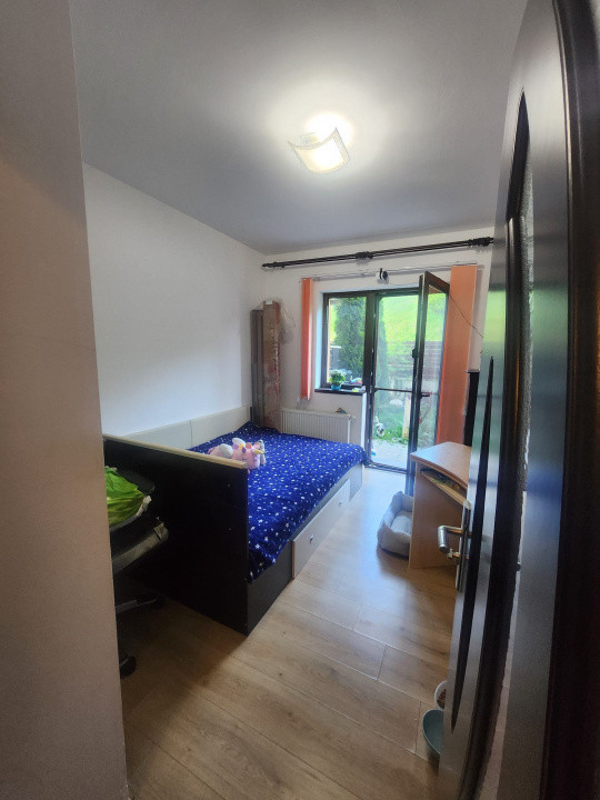 Apartament de 3 camere, 70 mp, parcare, curte/gradina 75 mp