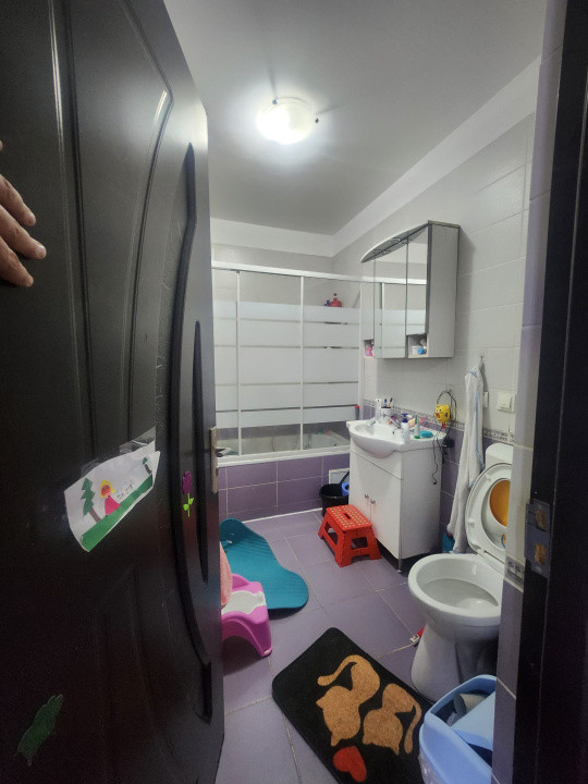 Apartament de 3 camere, 70 mp, parcare, curte/gradina 75 mp