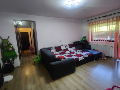 Apartament de 3 camere, 70 mp, parcare, curte/gradina 75 mp
