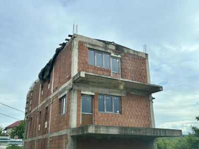 Teren intravilan 1.000mp cu construcție la Rosu Baciu 