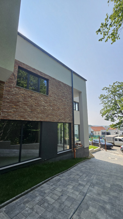 Duplex 5 camere, 220mp, garaj, zona Campului