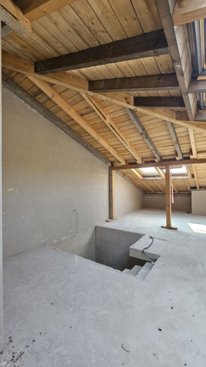 Duplex 5 camere, 220mp, garaj, zona Campului