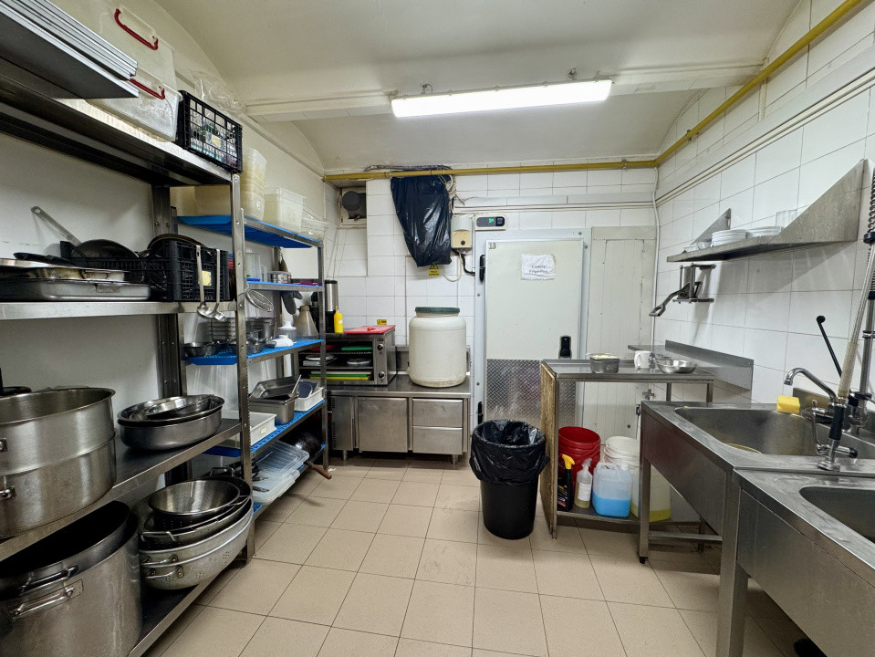 Spațiu pentru restaurant, bucătărie 120 mp, curte/terasă 400 mp, zona Centrală