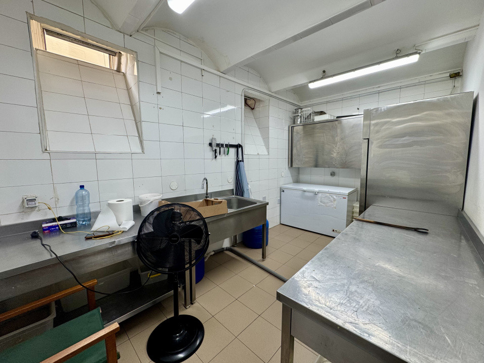 Spațiu pentru restaurant, bucătărie 120 mp, curte/terasă 400 mp, zona Centrală