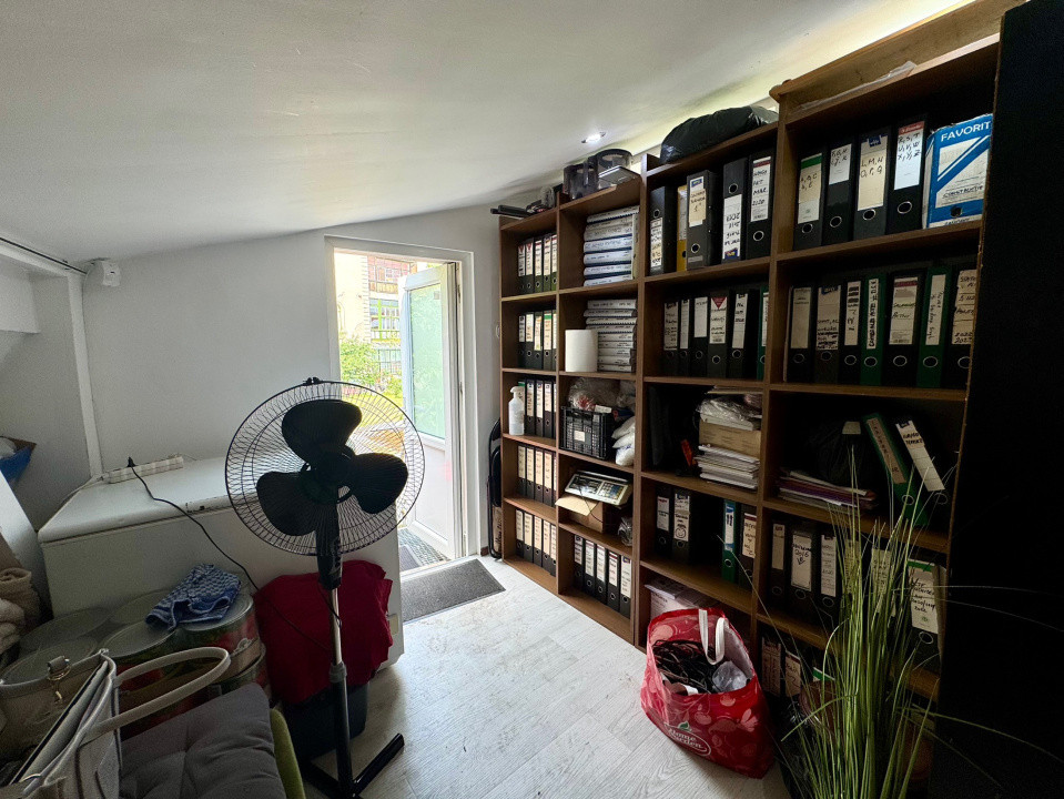 Spațiu pentru restaurant, bucătărie 120 mp, curte/terasă 400 mp, zona Centrală