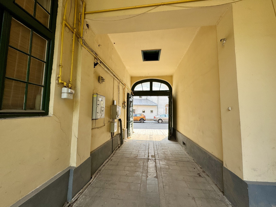 Spațiu pentru restaurant, bucătărie 120 mp, curte/terasă 400 mp, zona Centrală