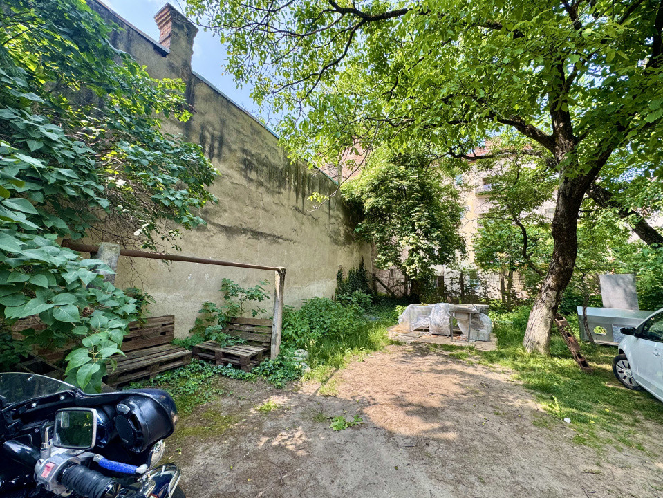 Spațiu pentru restaurant, bucătărie 120 mp, curte/terasă 400 mp, zona Centrală