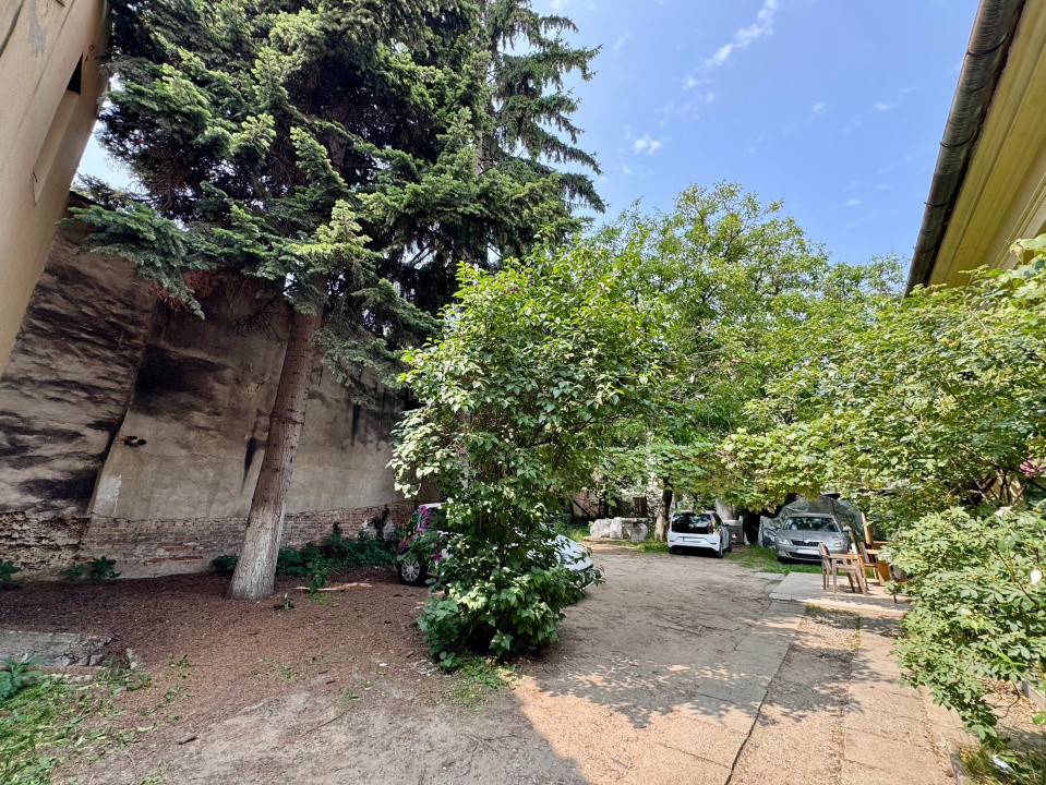 Spațiu pentru restaurant, bucătărie 120 mp, curte/terasă 400 mp, zona Centrală