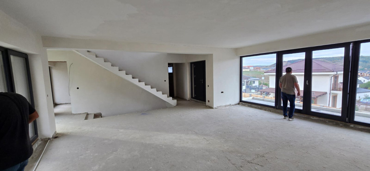 Casa individuala semifinisata noua, teren 640 mp, Chinteni