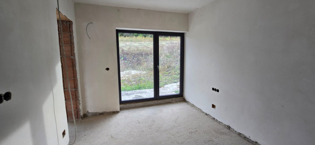 Casa individuala semifinisata noua, teren 640 mp, Chinteni