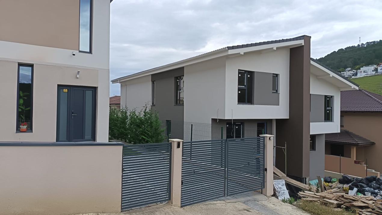 Casa duplex - 170 mp utili - 4 camere - 550 mp teren - zona Tautiului, Floresti!