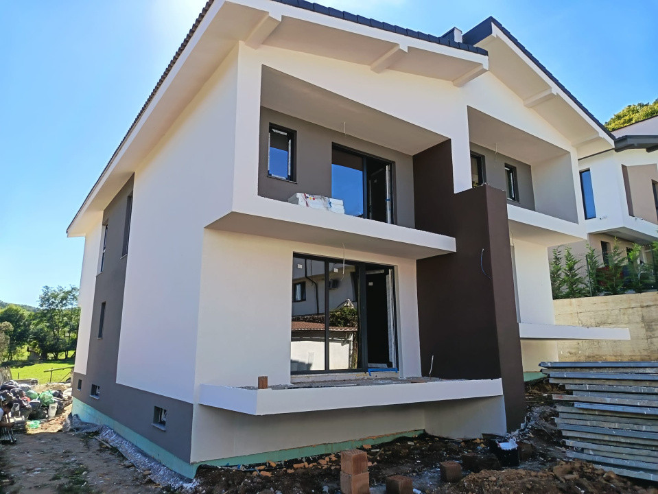 Casa duplex - 170 mp utili - 4 camere - 550 mp teren - zona Tautiului, Floresti!