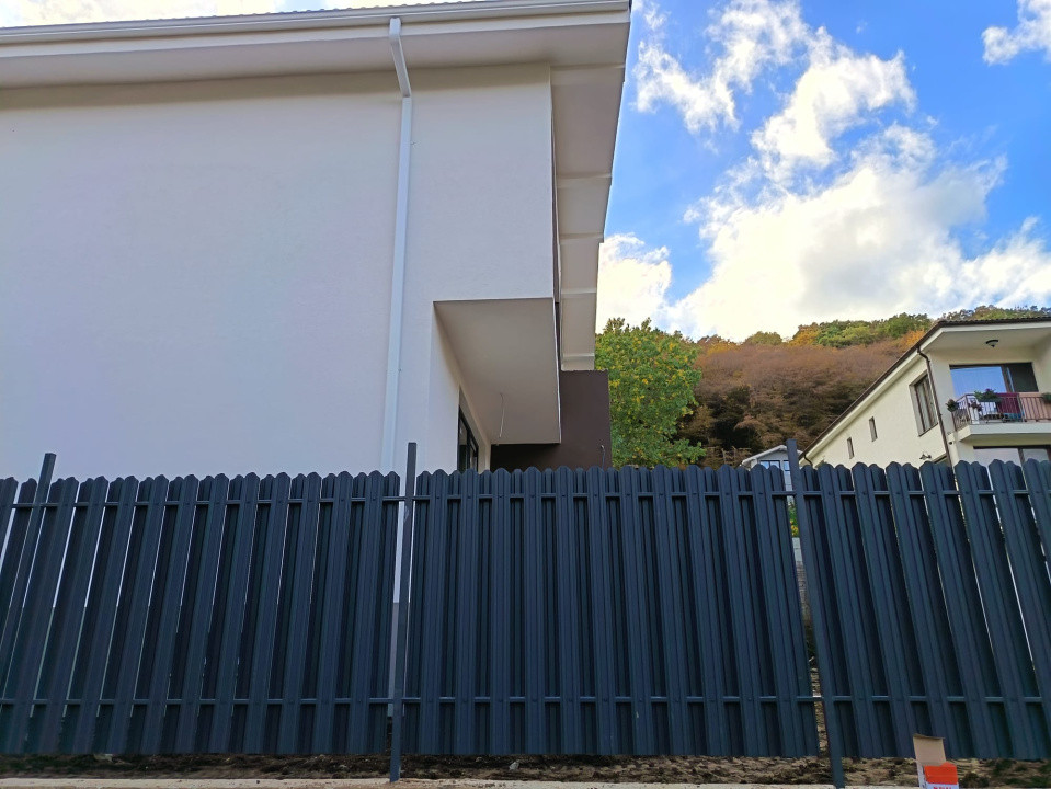 Casa duplex - 170 mp utili - 4 camere - 550 mp teren - zona Tautiului, Floresti!