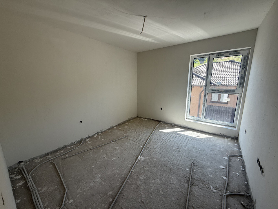 Casa duplex - 170 mp utili - 4 camere - 550 mp teren - zona Tautiului, Floresti!