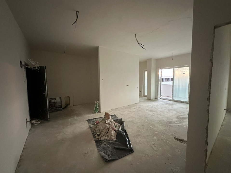 Apartament 2 camere semifinisat,, zona Terapia 