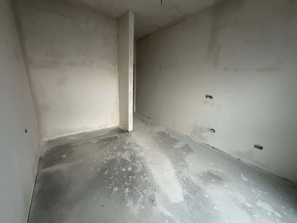 Apartament 2 camere semifinisat,, zona Terapia 