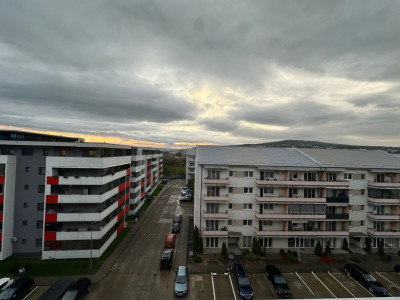 Apartament 2 camere semifinisat,, zona Terapia 