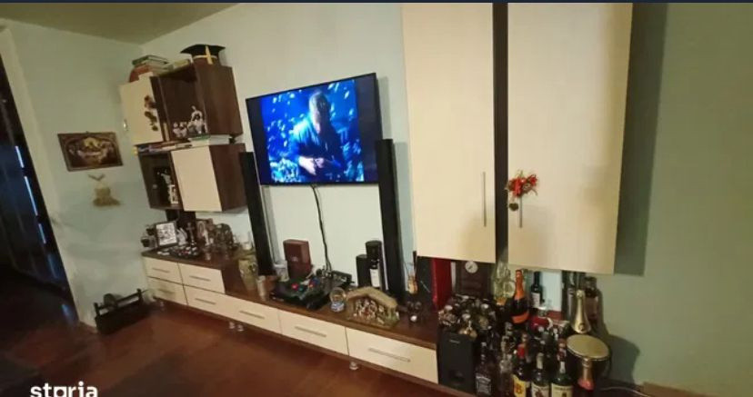 Apartament cu 3 camere,terasa,parcare,etaj interemdiar, zona Sub cetate