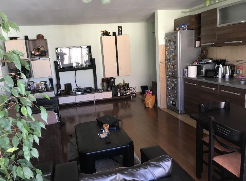 Apartament cu 3 camere,terasa,parcare,etaj interemdiar, zona Sub cetate