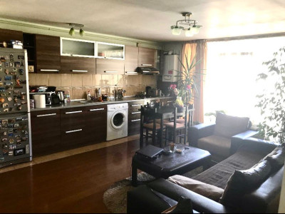 Apartament cu 3 camere,terasa,parcare,etaj interemdiar, zona Sub cetate