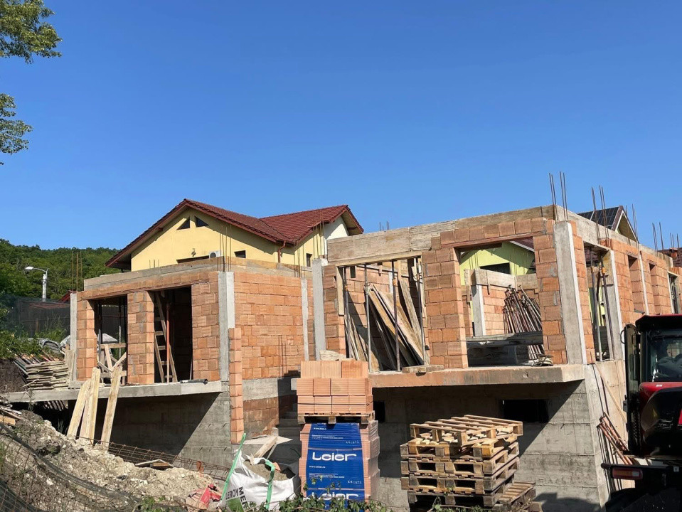 Apartament generos de 4 camere – 123 mp, 3 balcoane, 2 băi, bloc nou