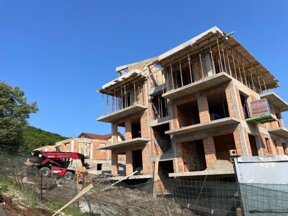 Apartament generos de 4 camere – 127 mp, 4 balcoane, 2 băi, bloc nou