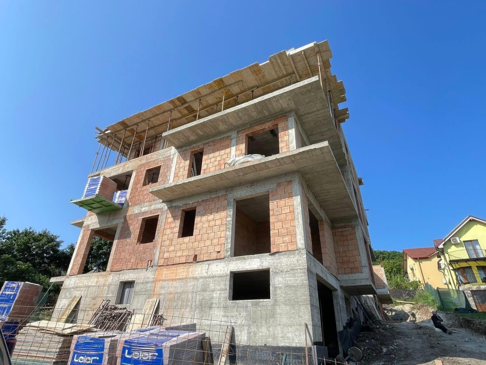 Apartament generos de 4 camere – 127 mp, 4 balcoane, 2 băi, bloc nou