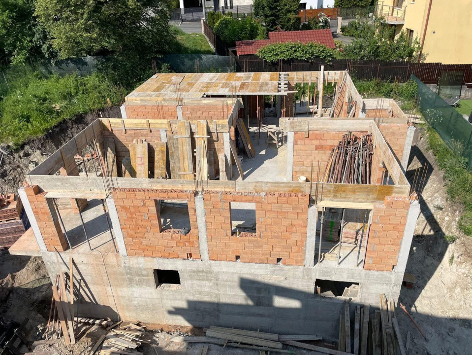 Apartament generos de 4 camere – 127 mp, 4 balcoane, 2 băi, bloc nou