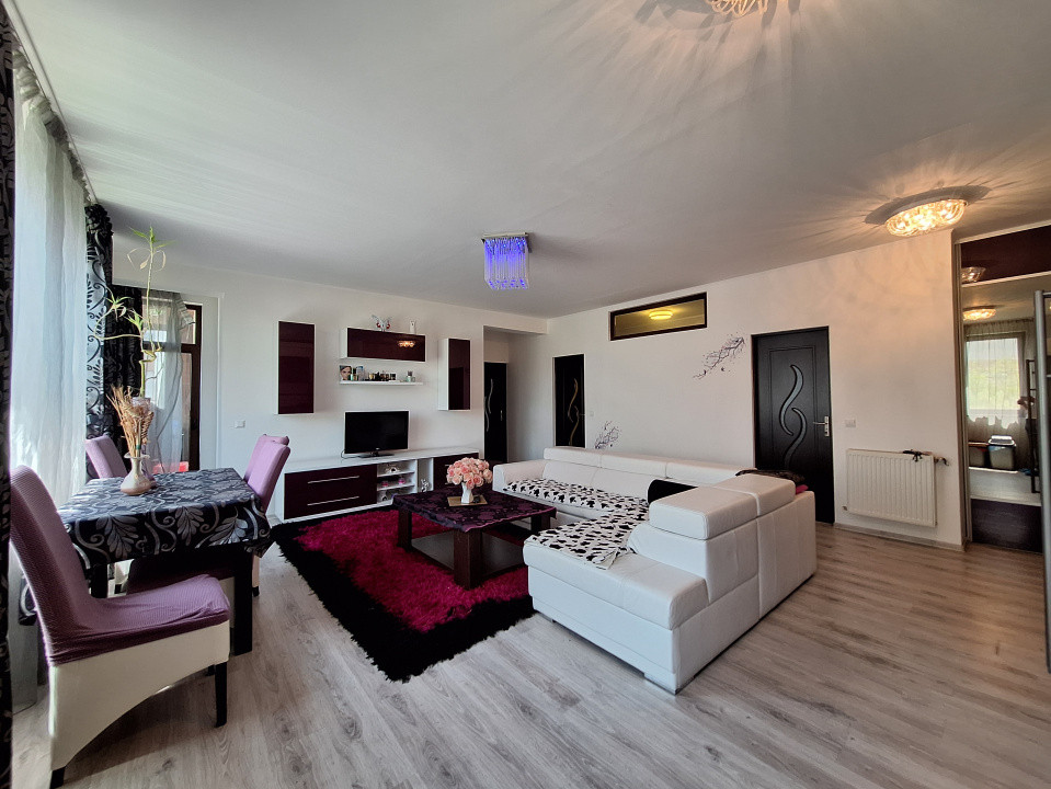 Apartament cu 3 camere, 75 mp, parcare, zona Eroilor