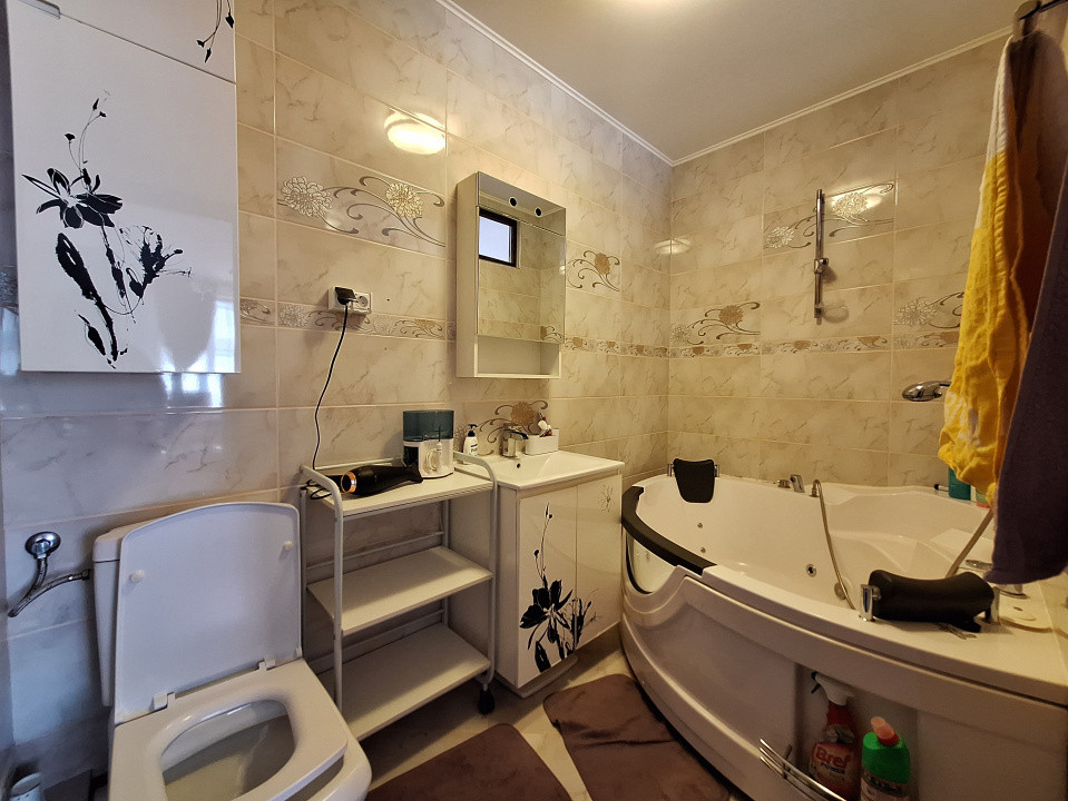 Apartament cu 3 camere, 75 mp, parcare, zona Eroilor