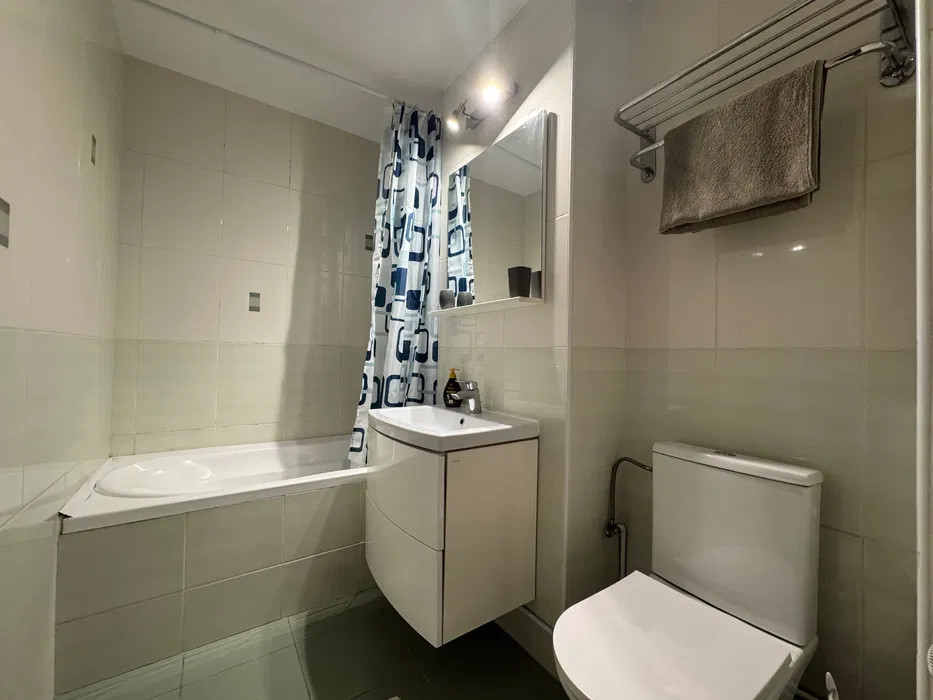 Apartament 3 camere, renovat, 70 mp utili, 2 băi, balcon, beci, Grigorescu