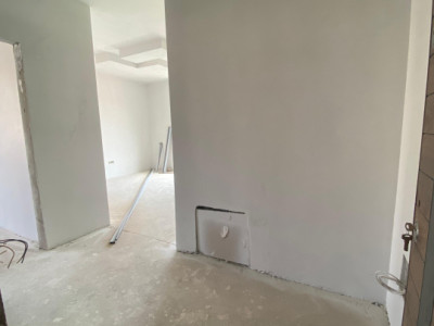 2 camere, 45mp  – parțial finisat, perfect de amenajat