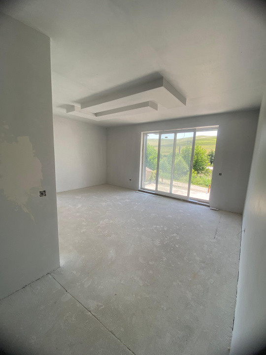 3 camere + terasă 100mp, apartament parțial finisat