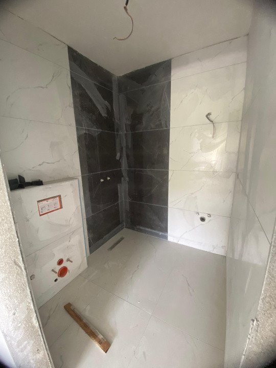 3 camere + terasă 100mp, apartament parțial finisat